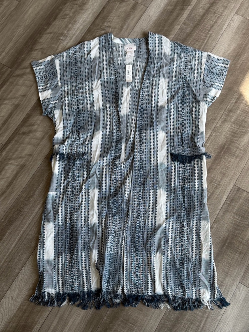 NWT ARIAT Women’s Lauren Kimono Short Sleeve Wrap Blue White Aztec Fringe Sz M/L